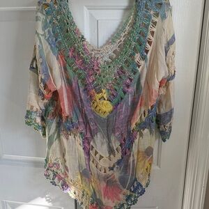 Beautiful shirt , size large